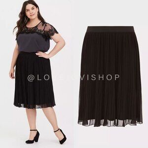 Feminine | NWT! Curvy 5X Torrid Deep Black Pleated Tea Length Chiffon | Classic